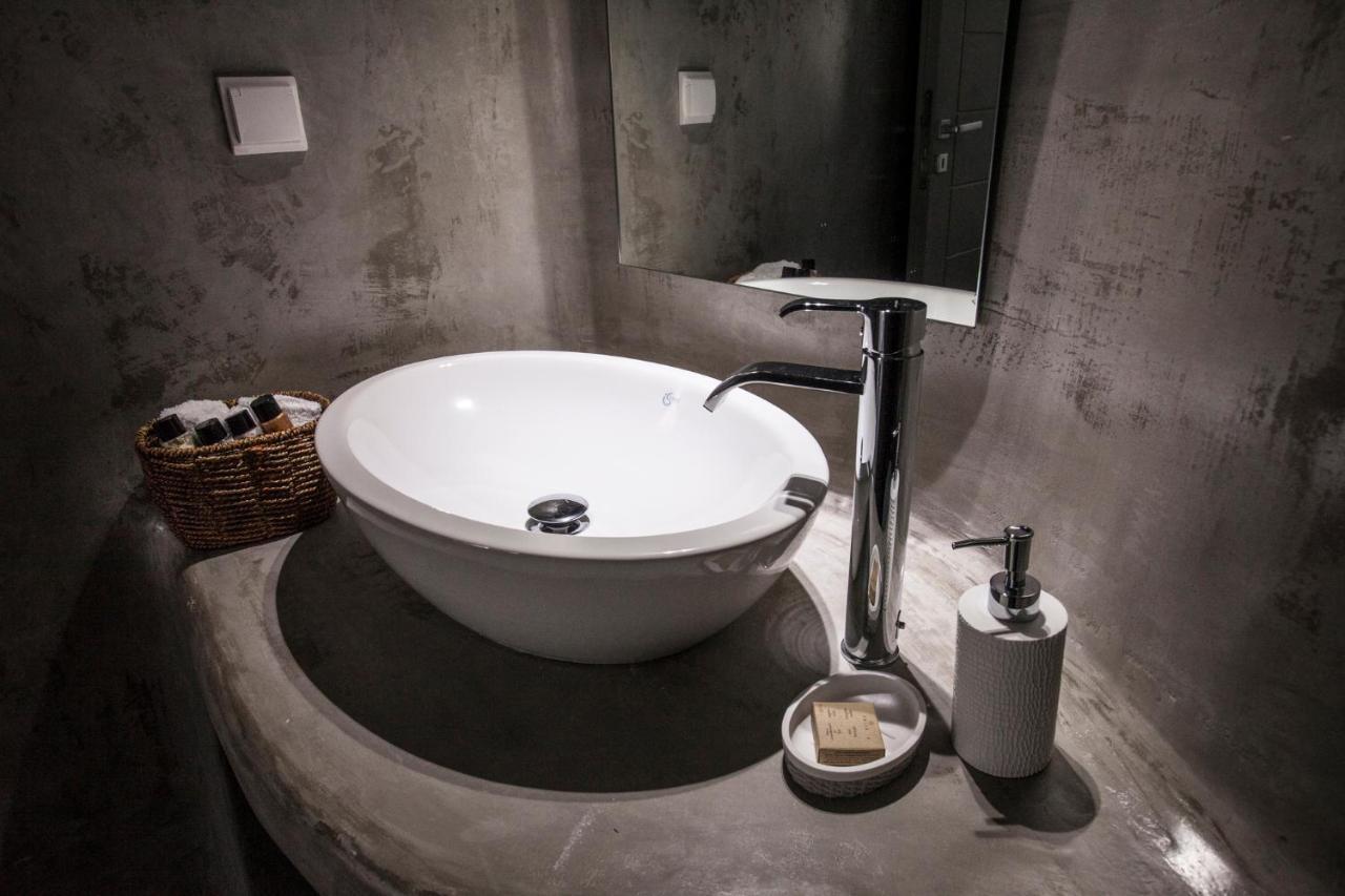 Cupola Suites เอีย ภายนอก รูปภาพ